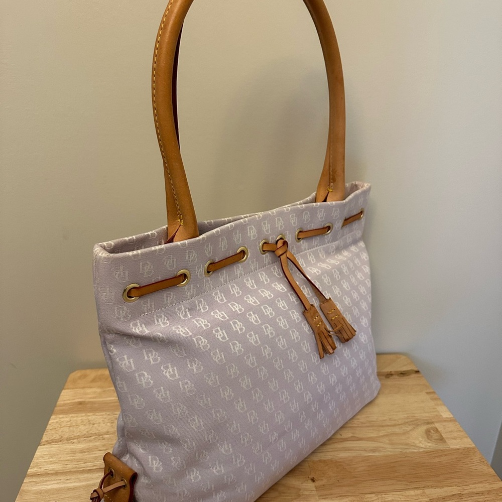Dooney & Bourke EUC Lavender and Tan Signature Tote Bag - Picture 5 of 7
